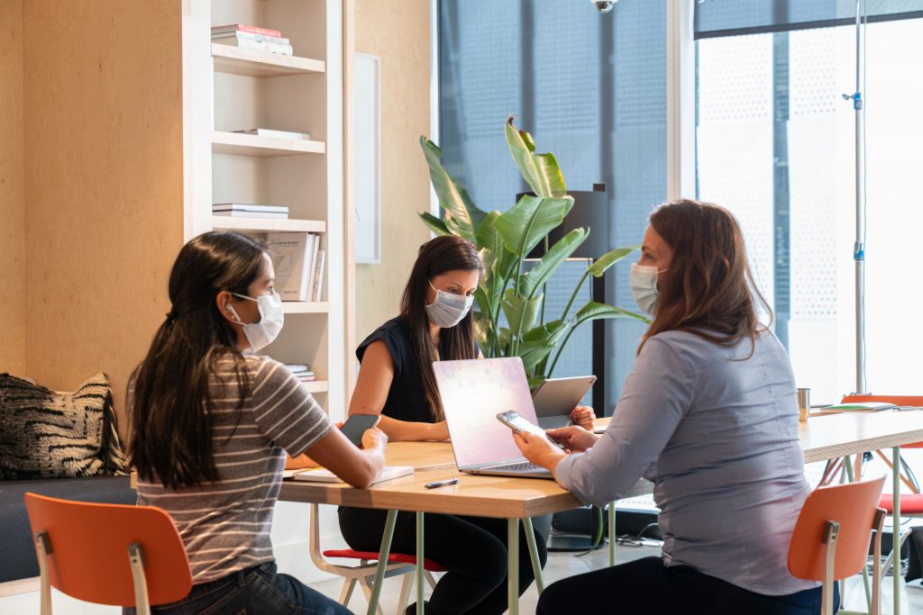 mujeres wework genias startups 8m